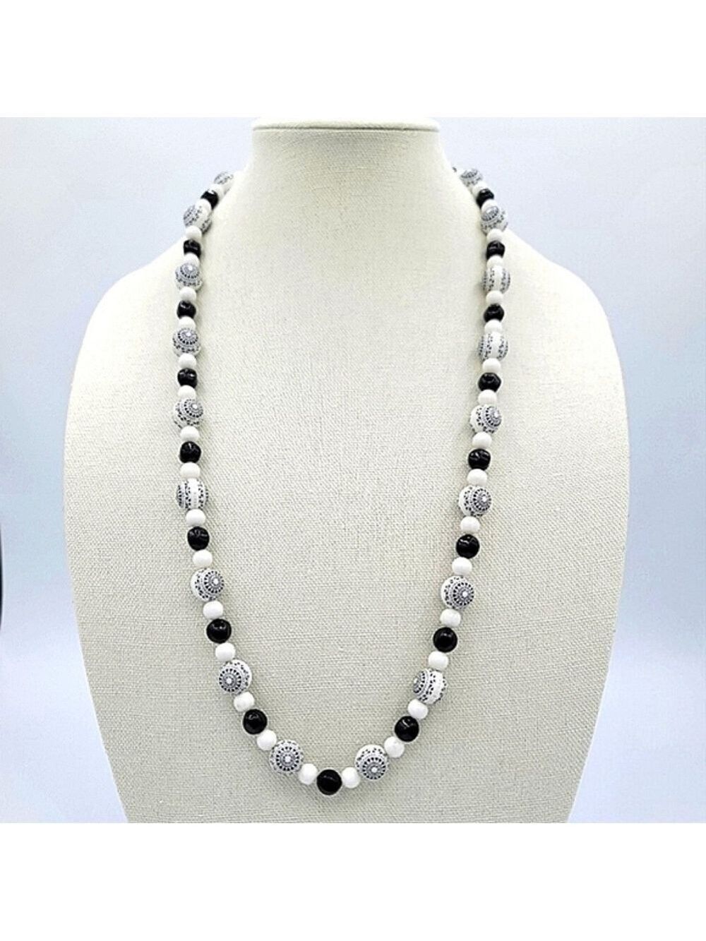 Vintage Black & White Necklace Ball Beads Unique Pattern #584
